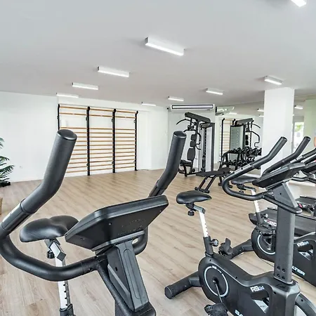 Jg51b - 3 Bedroom Flat With Gym & Rooftop Pool * Marbella